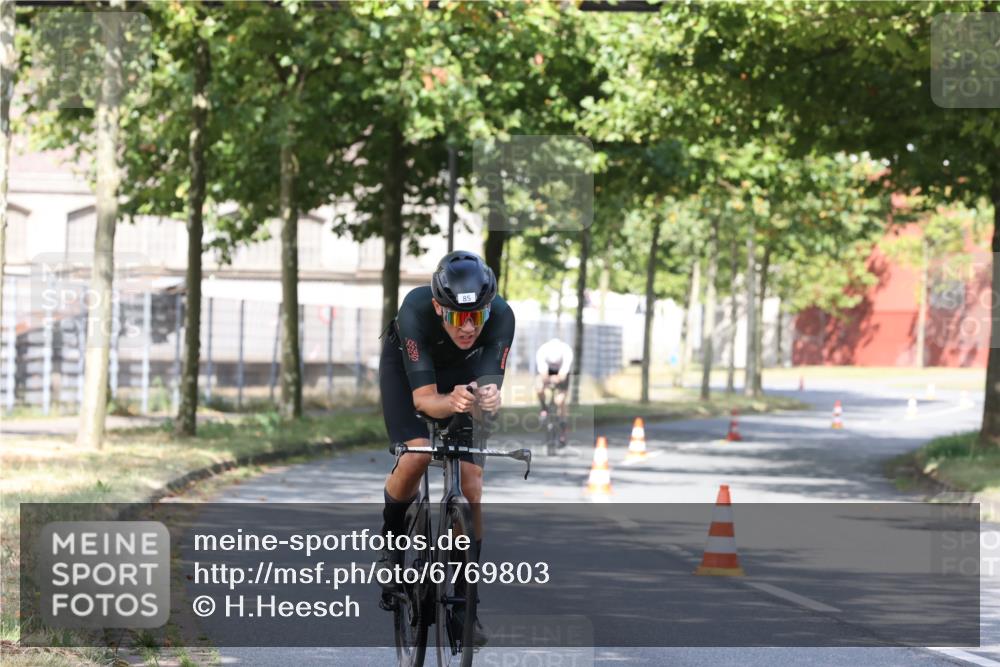 11.08.2024 - GEWOBA Citytriathlon Bremen H.Heesch http://msf.ph/oto/6769803 11.08.2024 10:33:16 Radfahren 46, 85 meine-sportfotos.de
