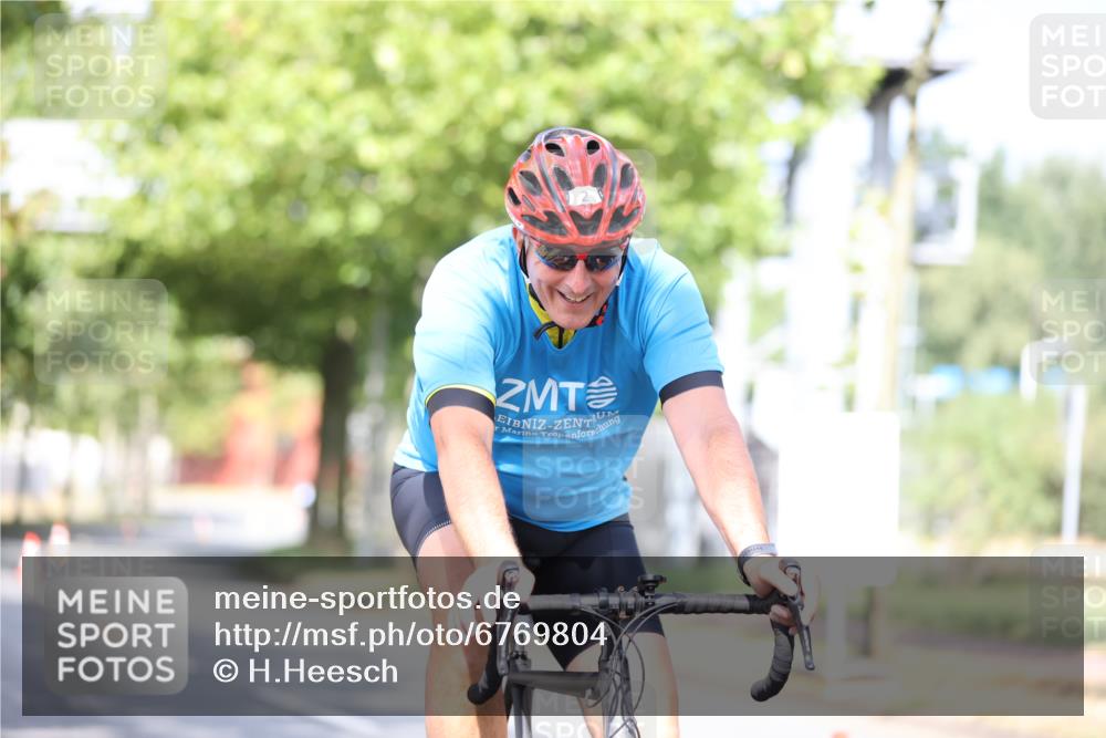 11.08.2024 - GEWOBA Citytriathlon Bremen H.Heesch http://msf.ph/oto/6769804 11.08.2024 10:43:32 Radfahren 2, 6, 17, 108 meine-sportfotos.de