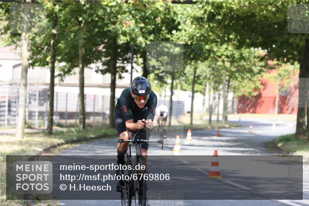 11.08.2024 - GEWOBA Citytriathlon Bremen H.Heesch http://msf.ph/oto/6769806 11.08.2024 10:33:16 Radfahren 46, 85 meine-sportfotos.de
