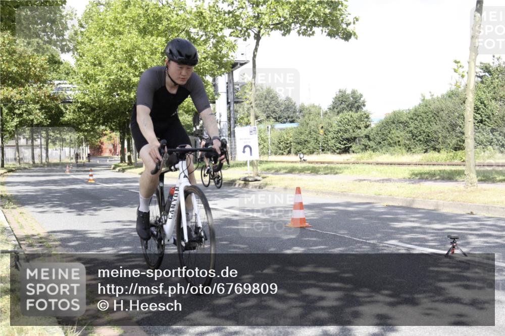 11.08.2024 - GEWOBA Citytriathlon Bremen H.Heesch http://msf.ph/oto/6769809 11.08.2024 11:52:26 Radfahren 745, 762, 794, 818, 889, 945, 953, 971, 1017 meine-sportfotos.de