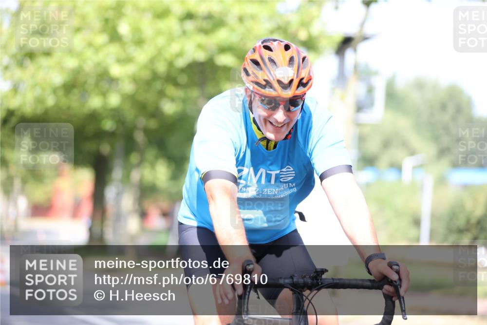 11.08.2024 - GEWOBA Citytriathlon Bremen H.Heesch http://msf.ph/oto/6769810 11.08.2024 10:43:32 Radfahren 2, 6, 17, 108 meine-sportfotos.de