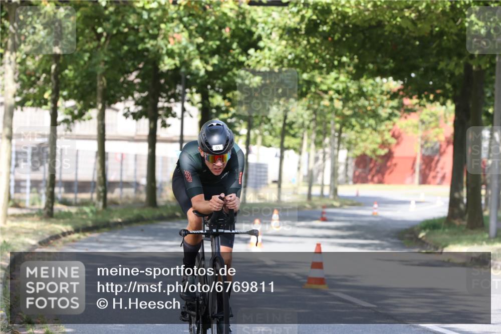 11.08.2024 - GEWOBA Citytriathlon Bremen H.Heesch http://msf.ph/oto/6769811 11.08.2024 10:33:16 Radfahren 46, 85 meine-sportfotos.de