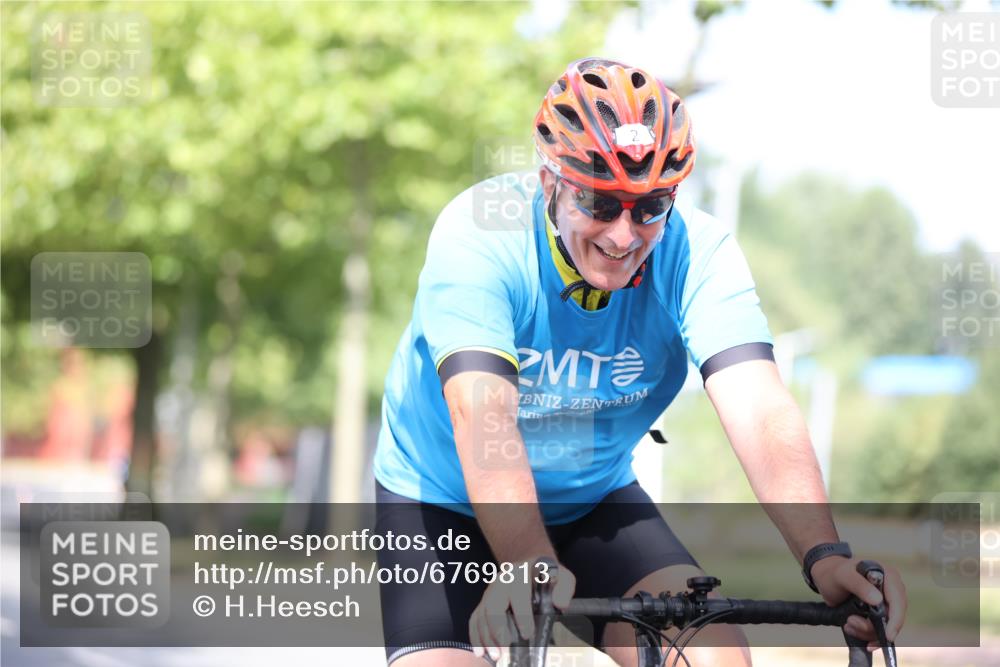 11.08.2024 - GEWOBA Citytriathlon Bremen H.Heesch http://msf.ph/oto/6769813 11.08.2024 10:43:32 Radfahren 2, 6, 17, 108 meine-sportfotos.de