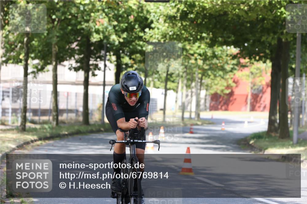 11.08.2024 - GEWOBA Citytriathlon Bremen H.Heesch http://msf.ph/oto/6769814 11.08.2024 10:33:16 Radfahren 46, 85 meine-sportfotos.de