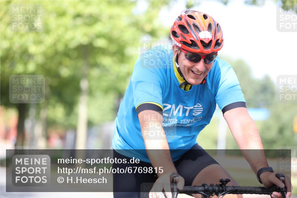 11.08.2024 - GEWOBA Citytriathlon Bremen H.Heesch http://msf.ph/oto/6769815 11.08.2024 10:43:32 Radfahren 2, 6, 17, 108 meine-sportfotos.de