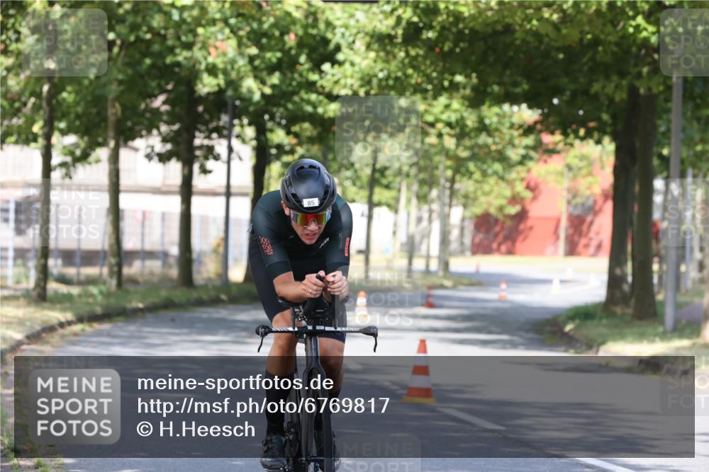 11.08.2024 - GEWOBA Citytriathlon Bremen H.Heesch http://msf.ph/oto/6769817 11.08.2024 10:33:16 Radfahren 46, 85 meine-sportfotos.de