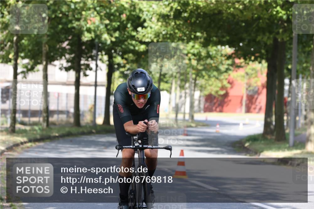 11.08.2024 - GEWOBA Citytriathlon Bremen H.Heesch http://msf.ph/oto/6769818 11.08.2024 10:33:16 Radfahren 46, 85 meine-sportfotos.de