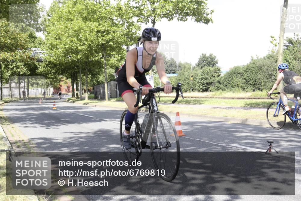 11.08.2024 - GEWOBA Citytriathlon Bremen H.Heesch http://msf.ph/oto/6769819 11.08.2024 11:52:48 Radfahren 917, 971, 987, 1005 meine-sportfotos.de