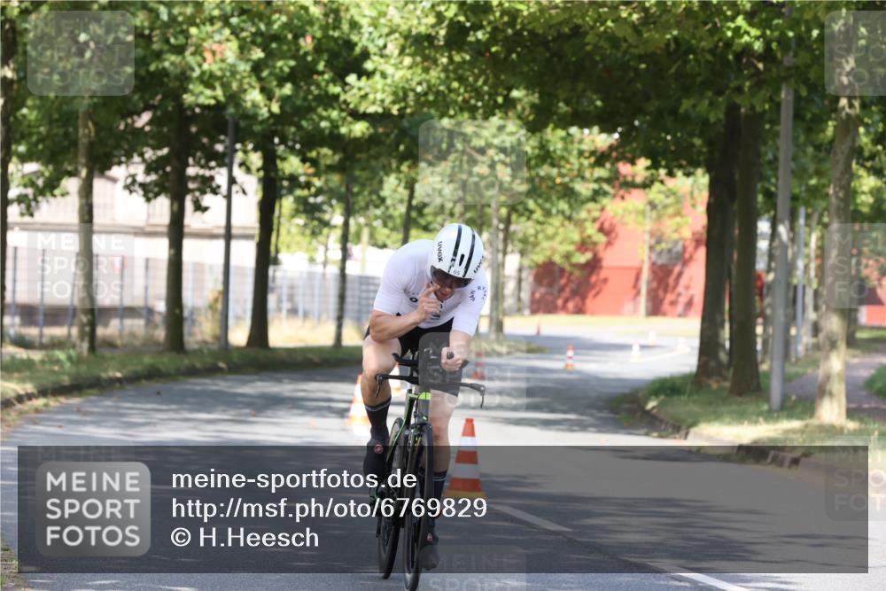 11.08.2024 - GEWOBA Citytriathlon Bremen H.Heesch http://msf.ph/oto/6769829 11.08.2024 10:33:20 Radfahren 46, 85 meine-sportfotos.de