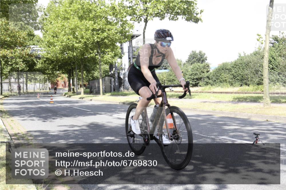 11.08.2024 - GEWOBA Citytriathlon Bremen H.Heesch http://msf.ph/oto/6769830 11.08.2024 11:53:17 Radfahren 999 meine-sportfotos.de