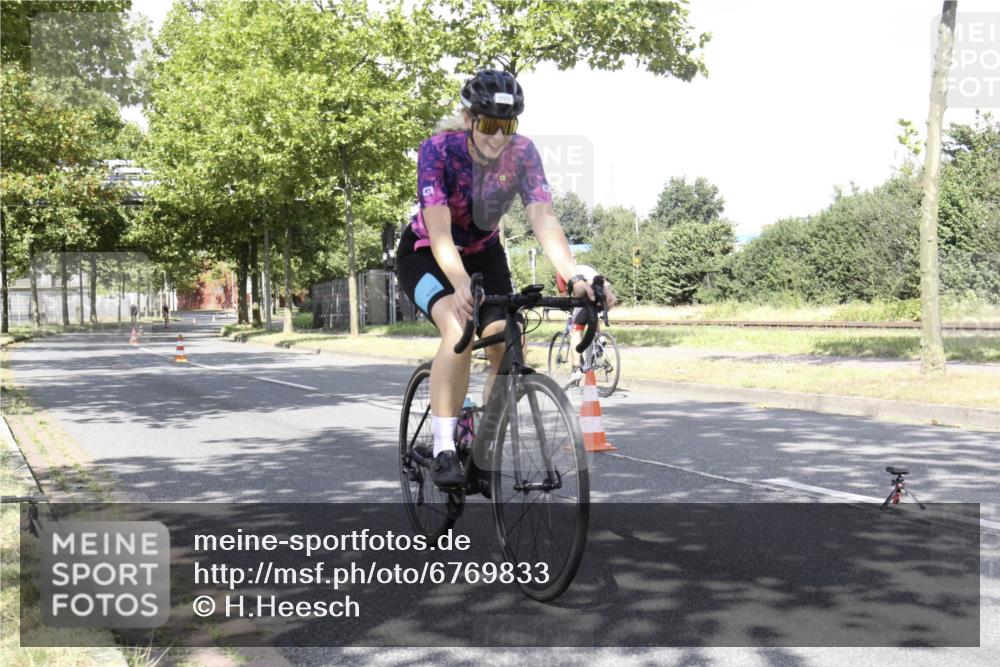 11.08.2024 - GEWOBA Citytriathlon Bremen H.Heesch http://msf.ph/oto/6769833 11.08.2024 11:53:22 Radfahren 788, 844, 999 meine-sportfotos.de