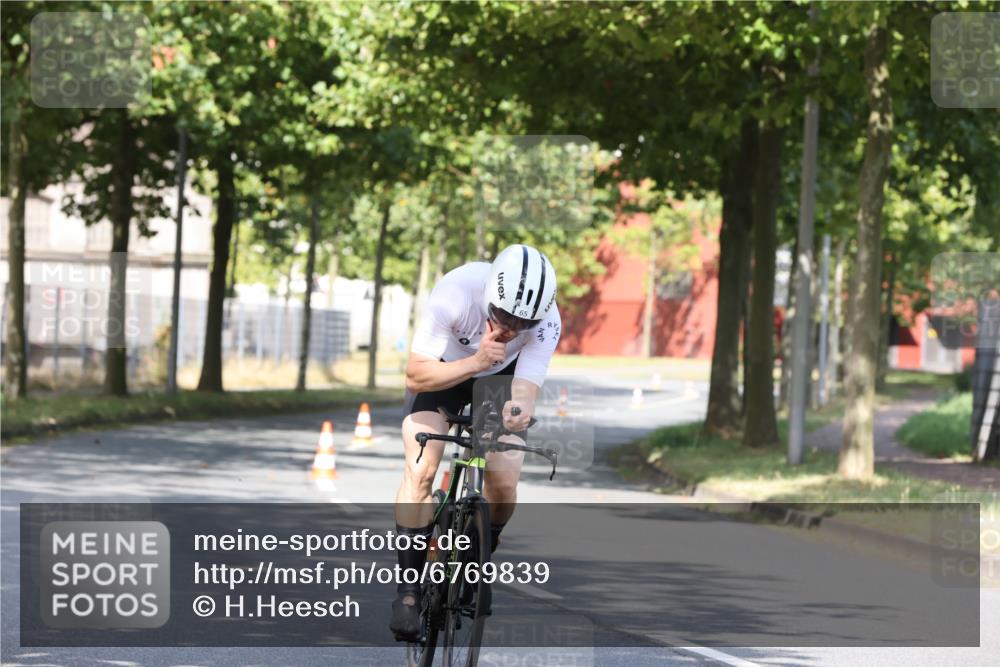 11.08.2024 - GEWOBA Citytriathlon Bremen H.Heesch http://msf.ph/oto/6769839 11.08.2024 10:33:20 Radfahren 46, 85 meine-sportfotos.de