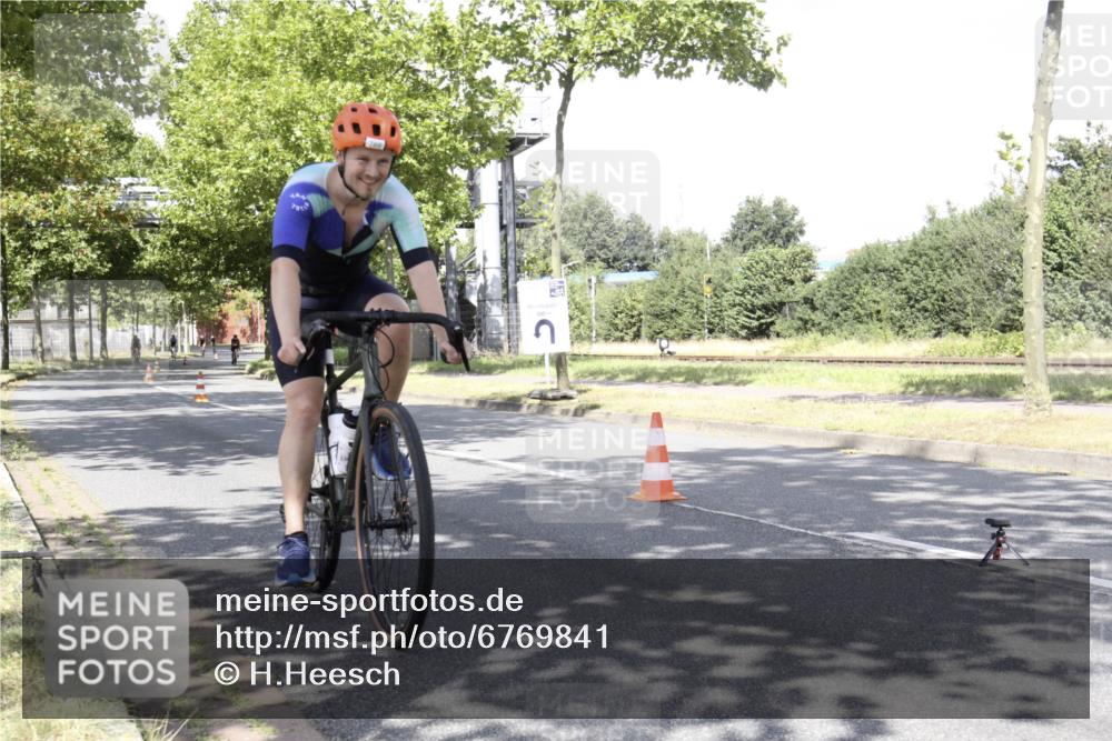 11.08.2024 - GEWOBA Citytriathlon Bremen H.Heesch http://msf.ph/oto/6769841 11.08.2024 11:53:33 Radfahren 788, 844, 940, 999, 1009 meine-sportfotos.de