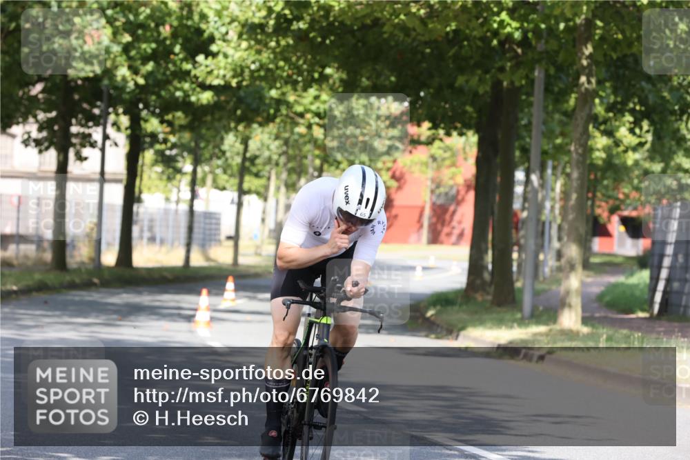 11.08.2024 - GEWOBA Citytriathlon Bremen H.Heesch http://msf.ph/oto/6769842 11.08.2024 10:33:20 Radfahren 46, 85 meine-sportfotos.de