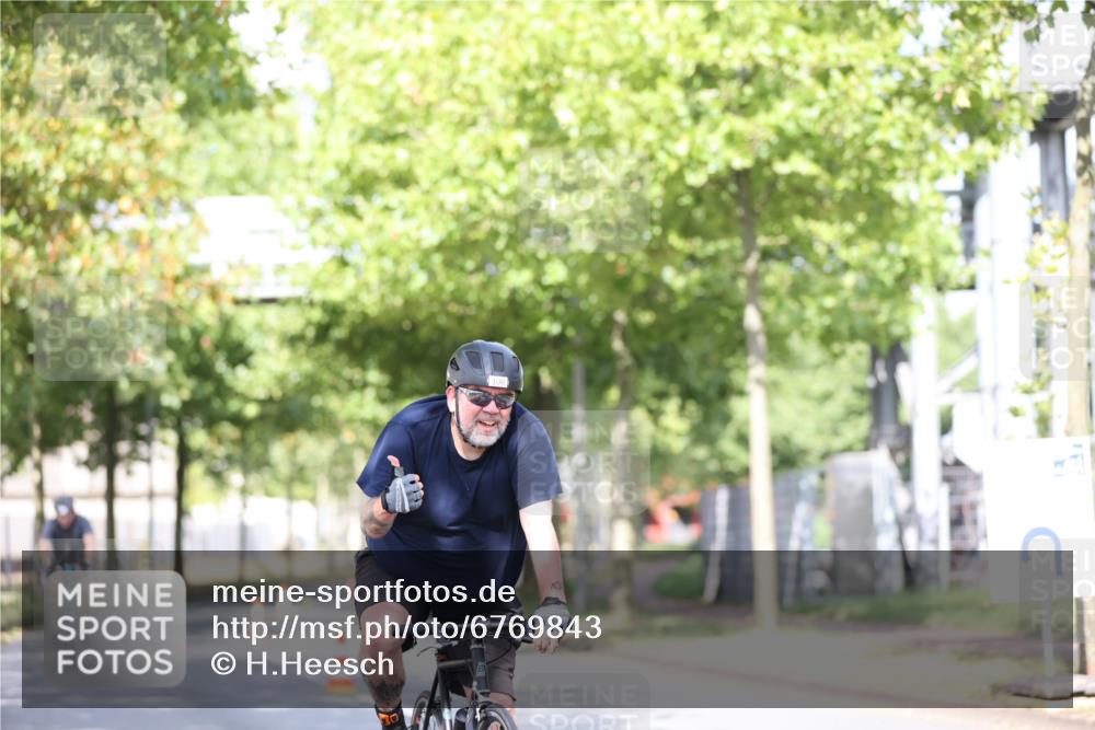 11.08.2024 - GEWOBA Citytriathlon Bremen H.Heesch http://msf.ph/oto/6769843 11.08.2024 10:43:37 Radfahren 2, 6, 17, 108 meine-sportfotos.de
