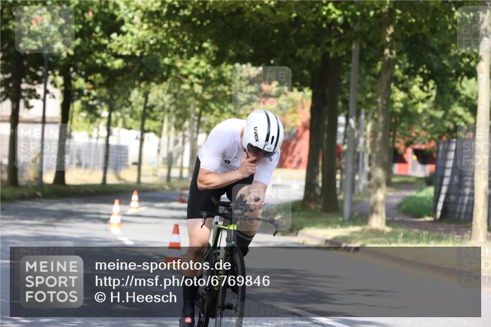 11.08.2024 - GEWOBA Citytriathlon Bremen H.Heesch http://msf.ph/oto/6769846 11.08.2024 10:33:20 Radfahren 46, 85 meine-sportfotos.de