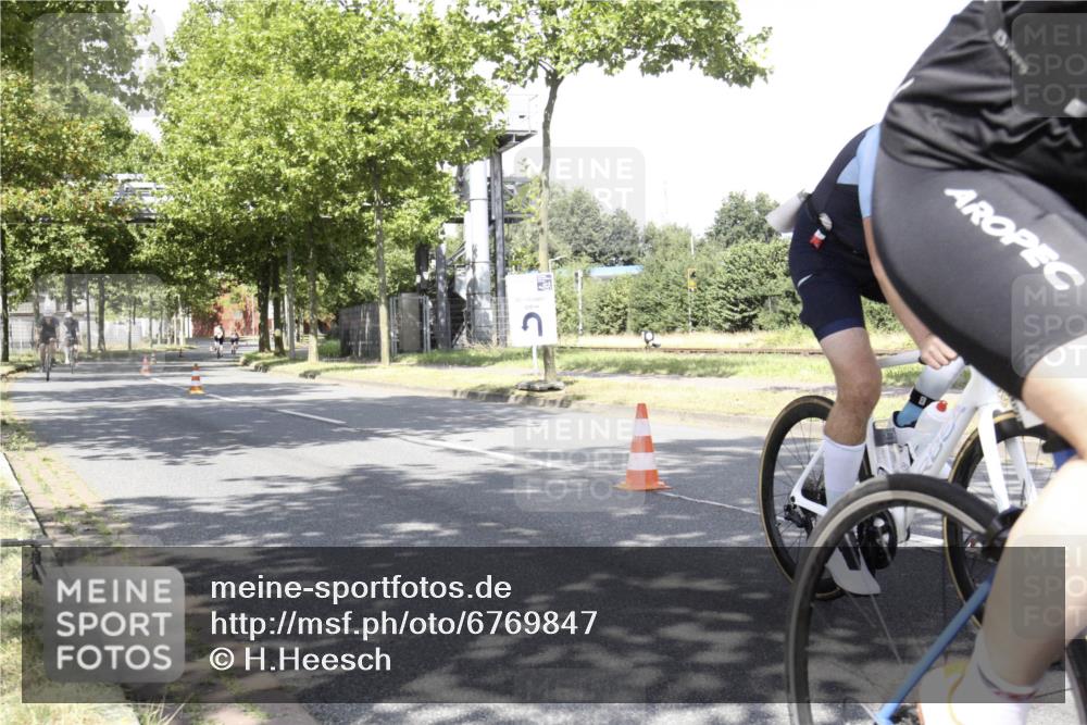 11.08.2024 - GEWOBA Citytriathlon Bremen H.Heesch http://msf.ph/oto/6769847 11.08.2024 11:53:42 Radfahren 751, 788, 844, 940, 1009 meine-sportfotos.de