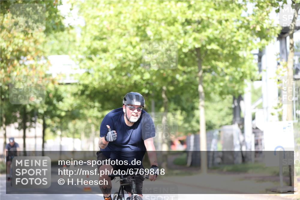 11.08.2024 - GEWOBA Citytriathlon Bremen H.Heesch http://msf.ph/oto/6769848 11.08.2024 10:43:37 Radfahren 2, 6, 17, 108 meine-sportfotos.de