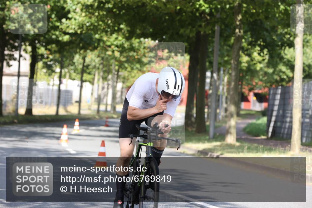 11.08.2024 - GEWOBA Citytriathlon Bremen H.Heesch http://msf.ph/oto/6769849 11.08.2024 10:33:20 Radfahren 46, 85 meine-sportfotos.de