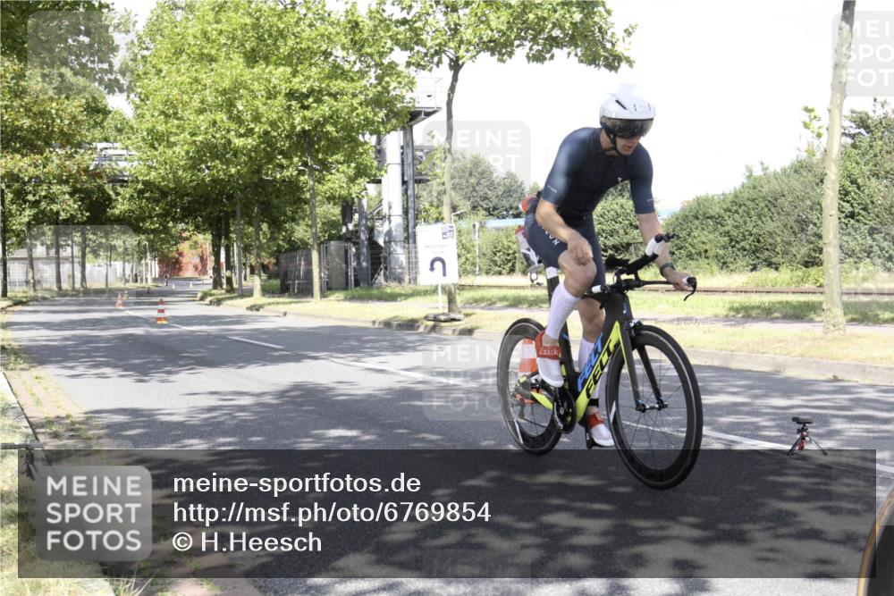 11.08.2024 - GEWOBA Citytriathlon Bremen H.Heesch http://msf.ph/oto/6769854 11.08.2024 11:53:46 Radfahren 751, 940, 1000, 1009 meine-sportfotos.de