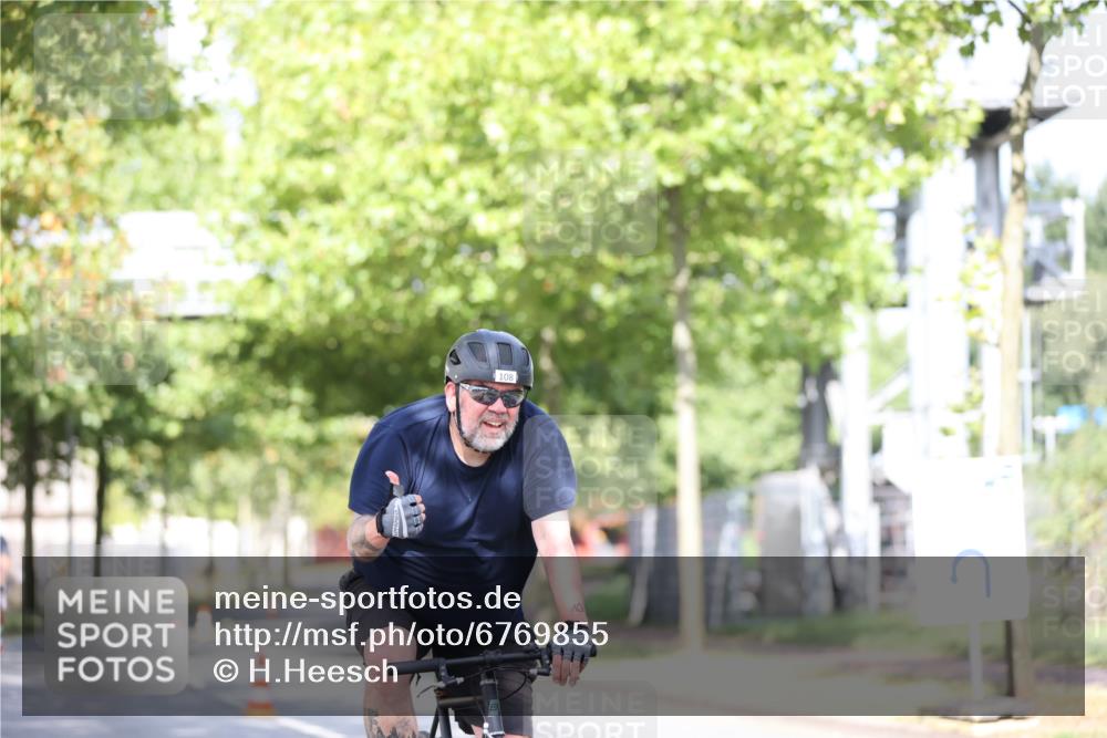 11.08.2024 - GEWOBA Citytriathlon Bremen H.Heesch http://msf.ph/oto/6769855 11.08.2024 10:43:37 Radfahren 2, 6, 17, 108 meine-sportfotos.de