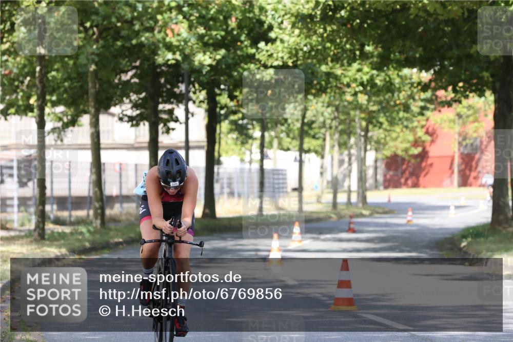 11.08.2024 - GEWOBA Citytriathlon Bremen H.Heesch http://msf.ph/oto/6769856 11.08.2024 10:34:28 Radfahren 105 meine-sportfotos.de