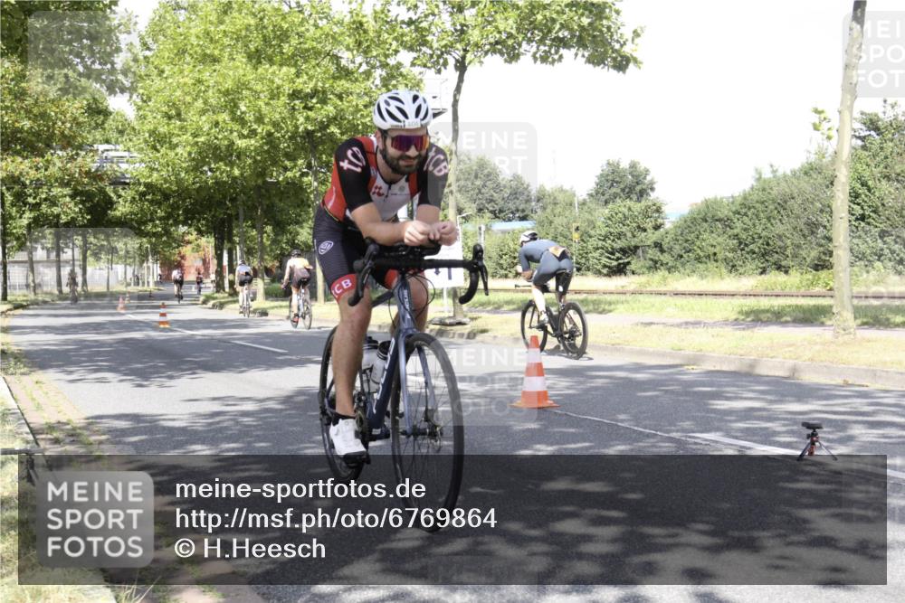 11.08.2024 - GEWOBA Citytriathlon Bremen H.Heesch http://msf.ph/oto/6769864 11.08.2024 11:54:09 Radfahren 804, 856, 969, 1000 meine-sportfotos.de