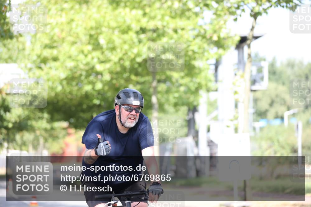 11.08.2024 - GEWOBA Citytriathlon Bremen H.Heesch http://msf.ph/oto/6769865 11.08.2024 10:43:37 Radfahren 2, 6, 17, 108 meine-sportfotos.de