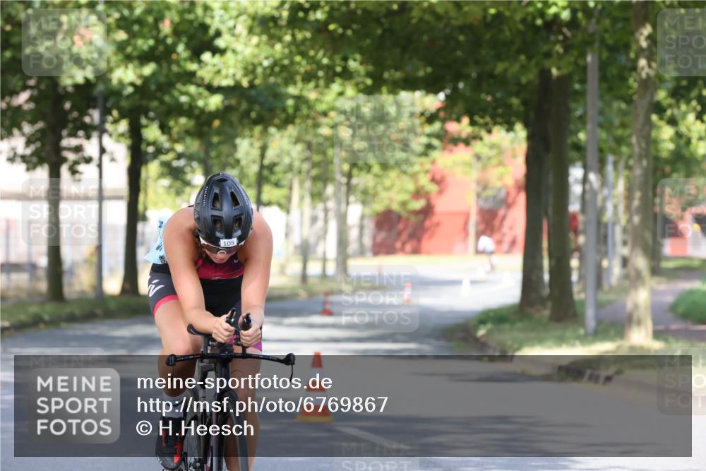 11.08.2024 - GEWOBA Citytriathlon Bremen H.Heesch http://msf.ph/oto/6769867 11.08.2024 10:34:28 Radfahren 105 meine-sportfotos.de