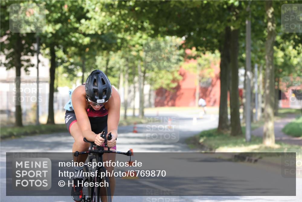 11.08.2024 - GEWOBA Citytriathlon Bremen H.Heesch http://msf.ph/oto/6769870 11.08.2024 10:34:28 Radfahren 105 meine-sportfotos.de