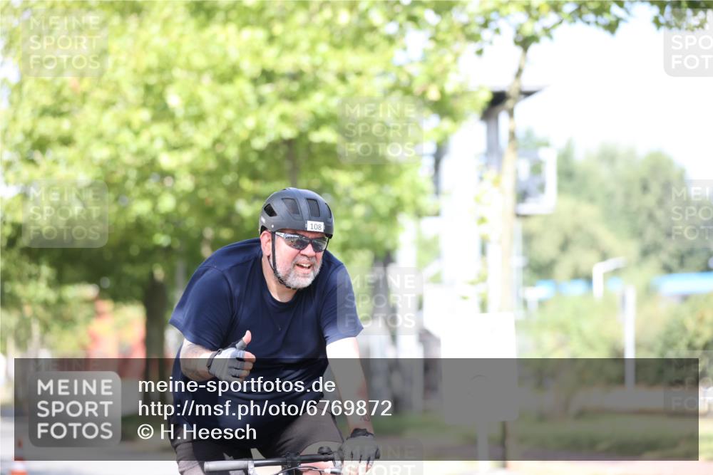 11.08.2024 - GEWOBA Citytriathlon Bremen H.Heesch http://msf.ph/oto/6769872 11.08.2024 10:43:37 Radfahren 2, 6, 17, 108 meine-sportfotos.de