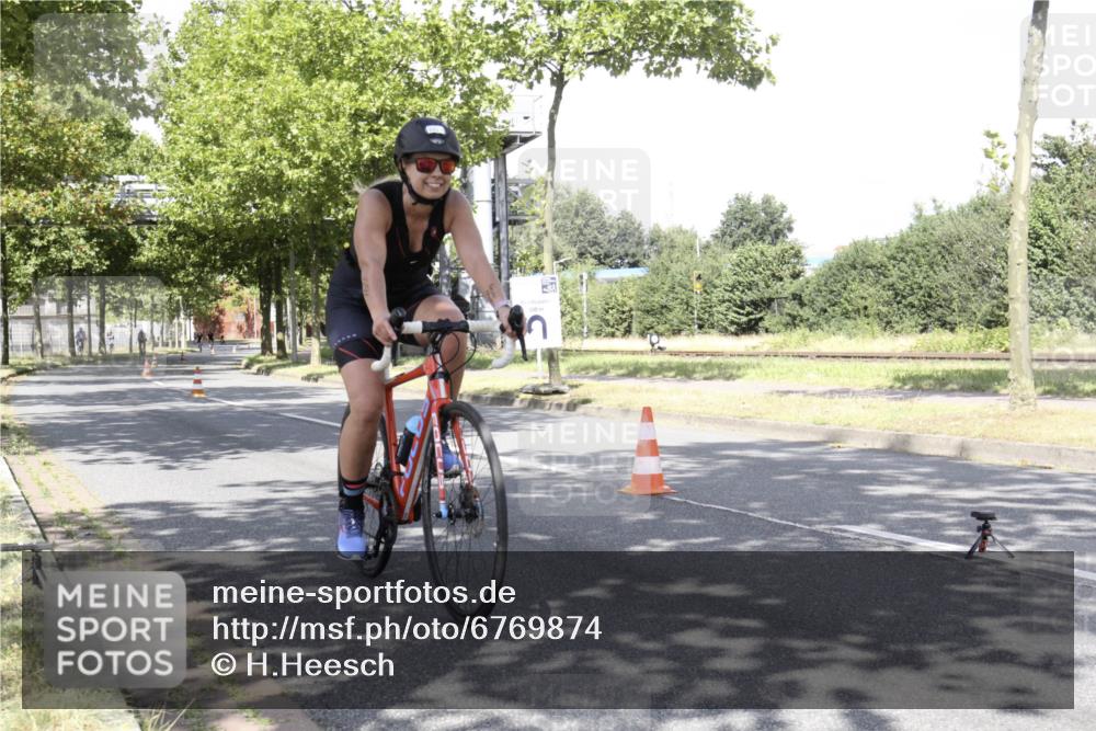 11.08.2024 - GEWOBA Citytriathlon Bremen H.Heesch http://msf.ph/oto/6769874 11.08.2024 11:54:28 Radfahren 840, 856, 898, 961, 1011 meine-sportfotos.de