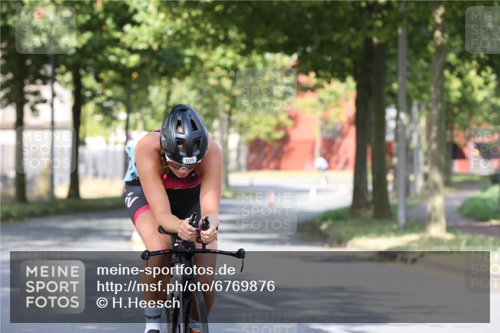 11.08.2024 - GEWOBA Citytriathlon Bremen H.Heesch http://msf.ph/oto/6769876 11.08.2024 10:34:29 Radfahren 105 meine-sportfotos.de