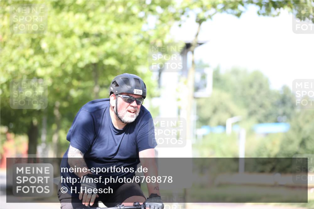 11.08.2024 - GEWOBA Citytriathlon Bremen H.Heesch http://msf.ph/oto/6769878 11.08.2024 10:43:37 Radfahren 2, 6, 17, 108 meine-sportfotos.de