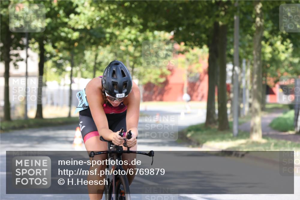 11.08.2024 - GEWOBA Citytriathlon Bremen H.Heesch http://msf.ph/oto/6769879 11.08.2024 10:34:29 Radfahren 105 meine-sportfotos.de