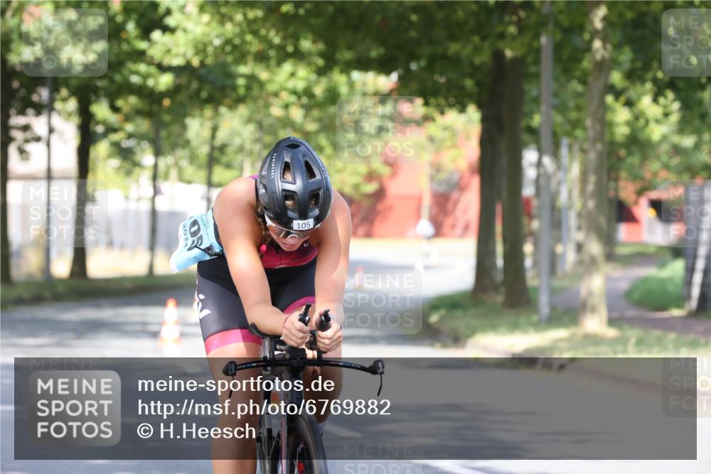 11.08.2024 - GEWOBA Citytriathlon Bremen H.Heesch http://msf.ph/oto/6769882 11.08.2024 10:34:29 Radfahren 105 meine-sportfotos.de