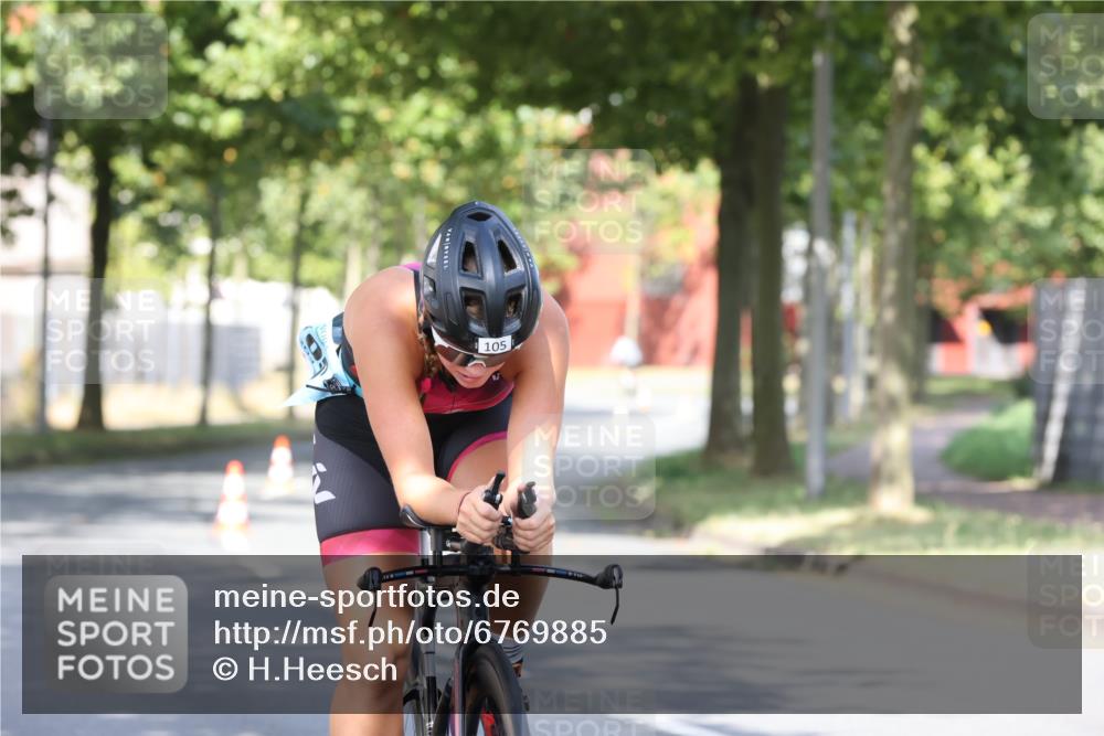 11.08.2024 - GEWOBA Citytriathlon Bremen H.Heesch http://msf.ph/oto/6769885 11.08.2024 10:34:29 Radfahren 105 meine-sportfotos.de
