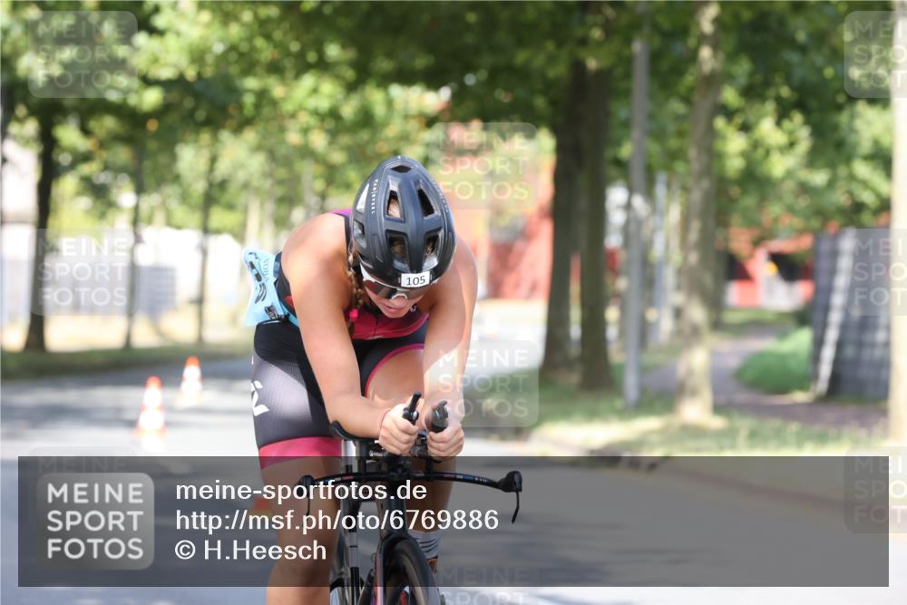 11.08.2024 - GEWOBA Citytriathlon Bremen H.Heesch http://msf.ph/oto/6769886 11.08.2024 10:34:29 Radfahren 105 meine-sportfotos.de
