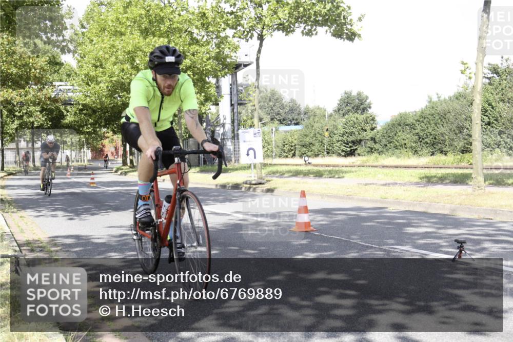 11.08.2024 - GEWOBA Citytriathlon Bremen H.Heesch http://msf.ph/oto/6769889 11.08.2024 11:54:53 Radfahren 749, 824, 831, 850, 957, 960, 998 meine-sportfotos.de