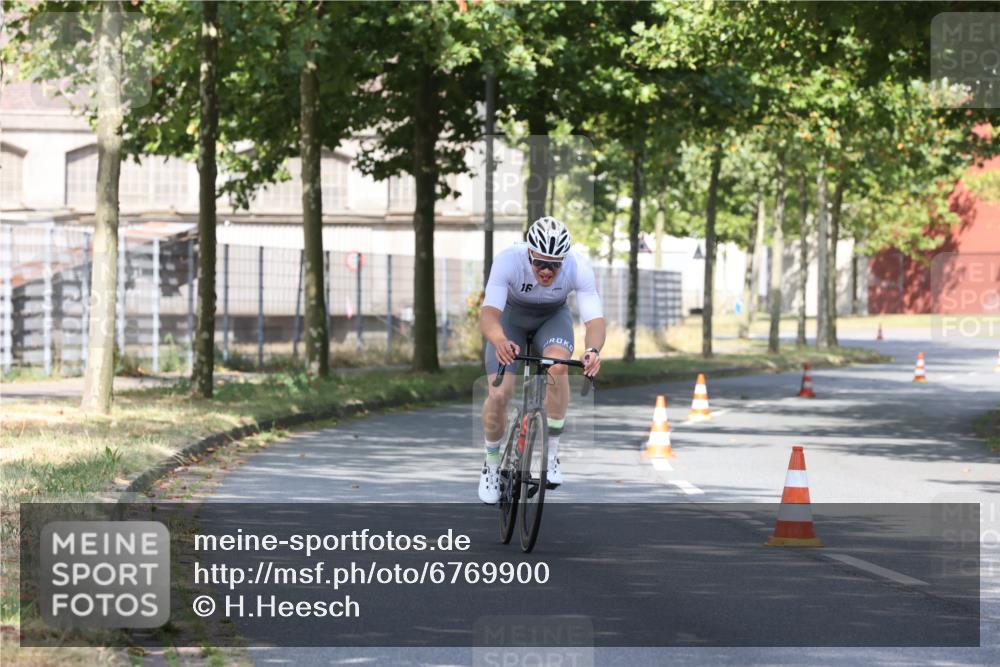 11.08.2024 - GEWOBA Citytriathlon Bremen H.Heesch http://msf.ph/oto/6769900 11.08.2024 10:34:57 Radfahren  meine-sportfotos.de