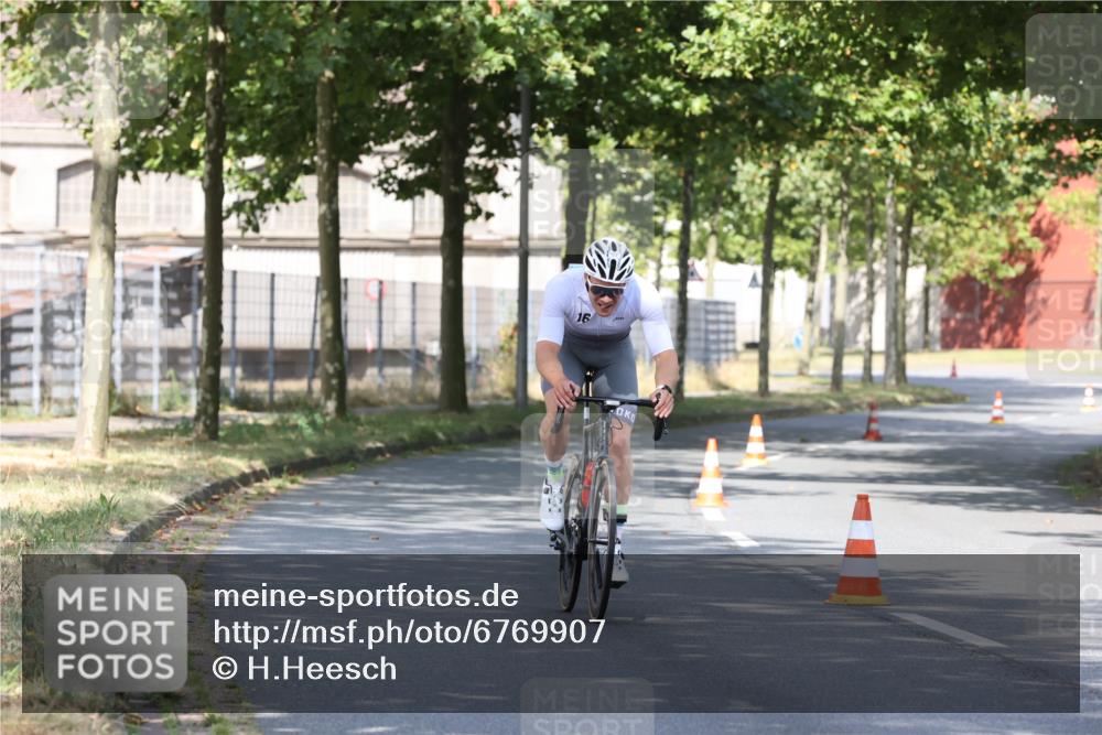 11.08.2024 - GEWOBA Citytriathlon Bremen H.Heesch http://msf.ph/oto/6769907 11.08.2024 10:34:57 Radfahren  meine-sportfotos.de