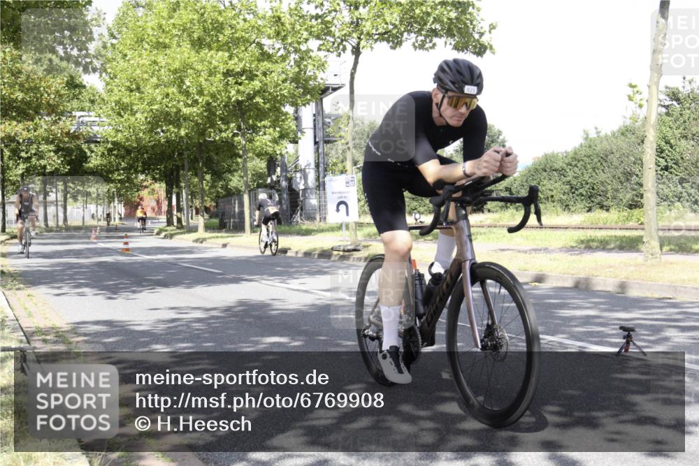 11.08.2024 - GEWOBA Citytriathlon Bremen H.Heesch http://msf.ph/oto/6769908 11.08.2024 11:55:42 Radfahren 769, 823, 879 meine-sportfotos.de