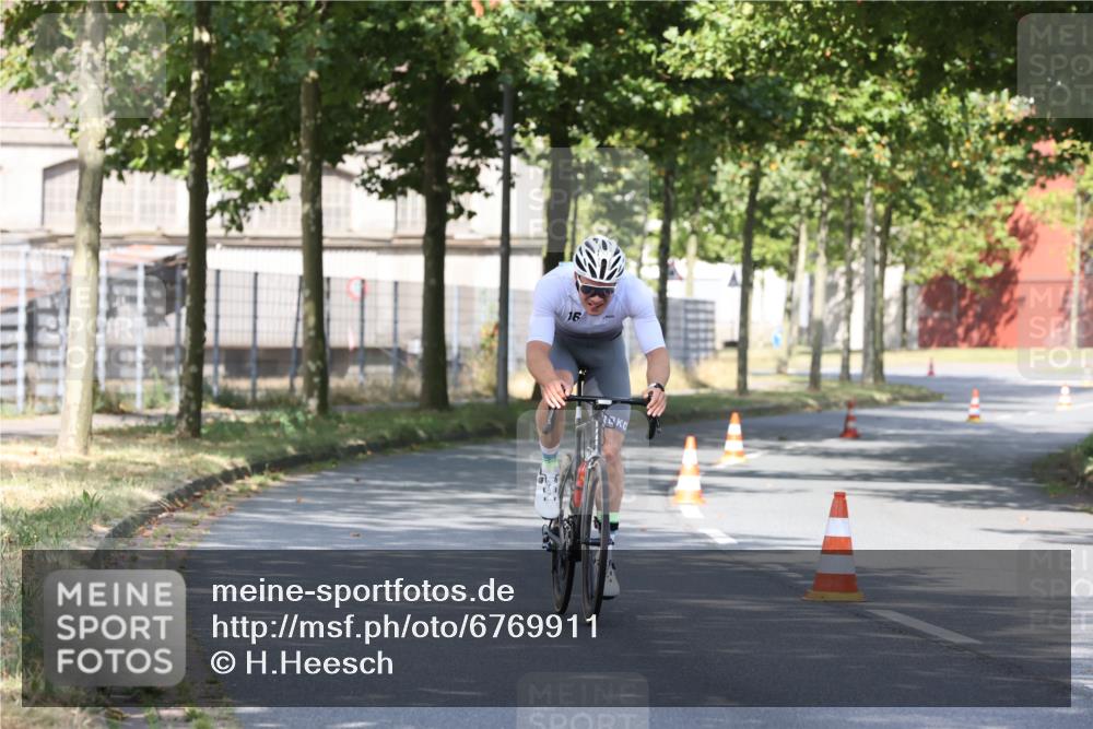 11.08.2024 - GEWOBA Citytriathlon Bremen H.Heesch http://msf.ph/oto/6769911 11.08.2024 10:34:57 Radfahren  meine-sportfotos.de