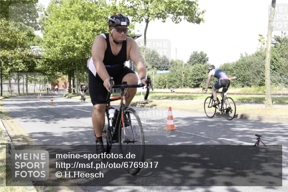11.08.2024 - GEWOBA Citytriathlon Bremen H.Heesch http://msf.ph/oto/6769917 11.08.2024 11:56:00 Radfahren 769, 991 meine-sportfotos.de