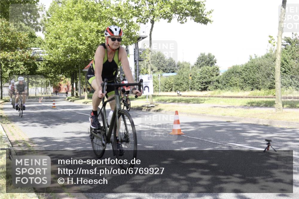 11.08.2024 - GEWOBA Citytriathlon Bremen H.Heesch http://msf.ph/oto/6769927 11.08.2024 11:56:16 Radfahren 790, 825, 989, 991, 1036 meine-sportfotos.de