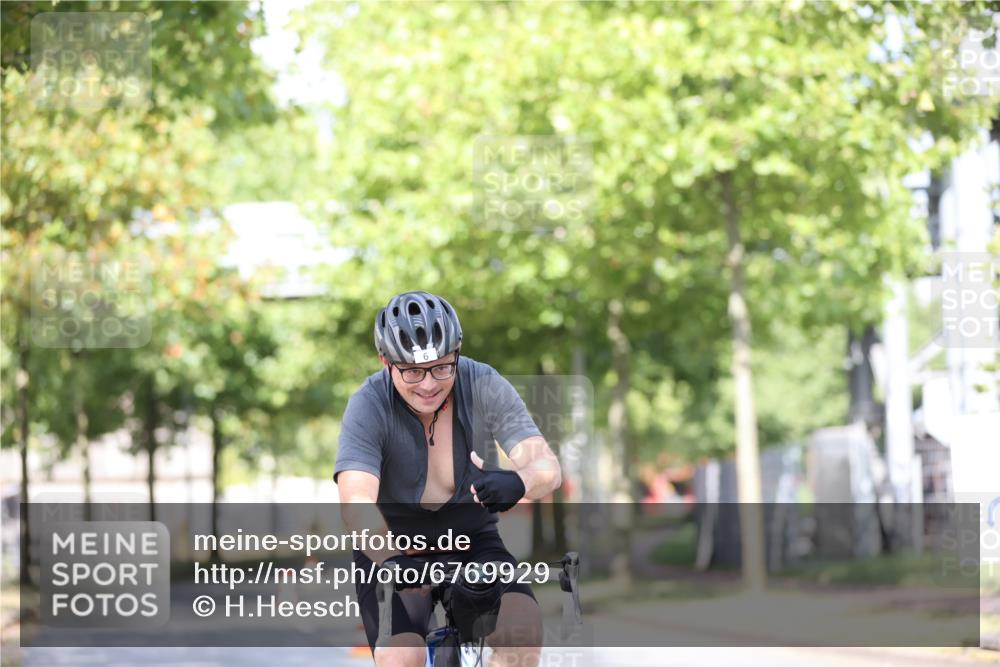 11.08.2024 - GEWOBA Citytriathlon Bremen H.Heesch http://msf.ph/oto/6769929 11.08.2024 10:43:40 Radfahren 2, 6, 108 meine-sportfotos.de