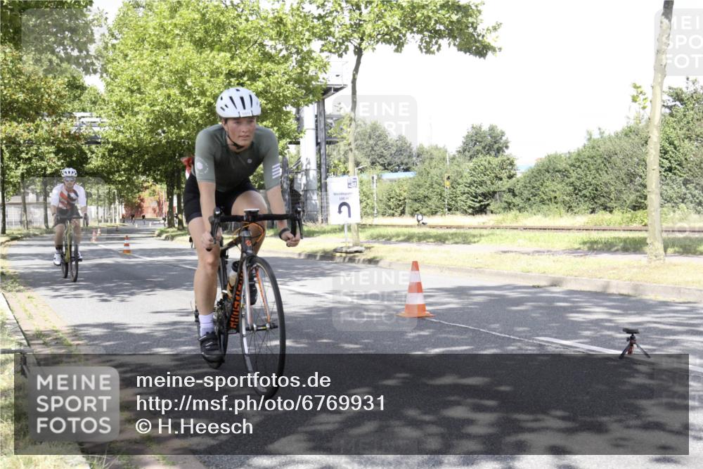 11.08.2024 - GEWOBA Citytriathlon Bremen H.Heesch http://msf.ph/oto/6769931 11.08.2024 11:56:17 Radfahren 790, 825, 989, 991, 1036 meine-sportfotos.de