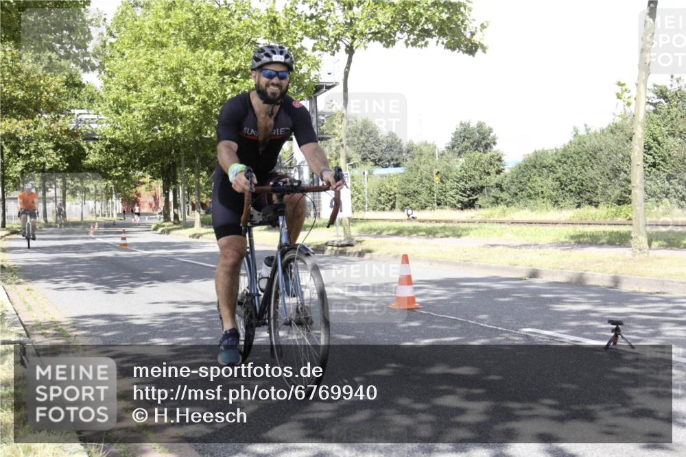 11.08.2024 - GEWOBA Citytriathlon Bremen H.Heesch http://msf.ph/oto/6769940 11.08.2024 11:56:31 Radfahren 782, 790, 807, 821, 874, 930 meine-sportfotos.de
