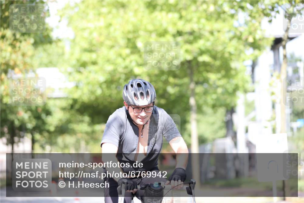 11.08.2024 - GEWOBA Citytriathlon Bremen H.Heesch http://msf.ph/oto/6769942 11.08.2024 10:43:40 Radfahren 2, 6, 108 meine-sportfotos.de