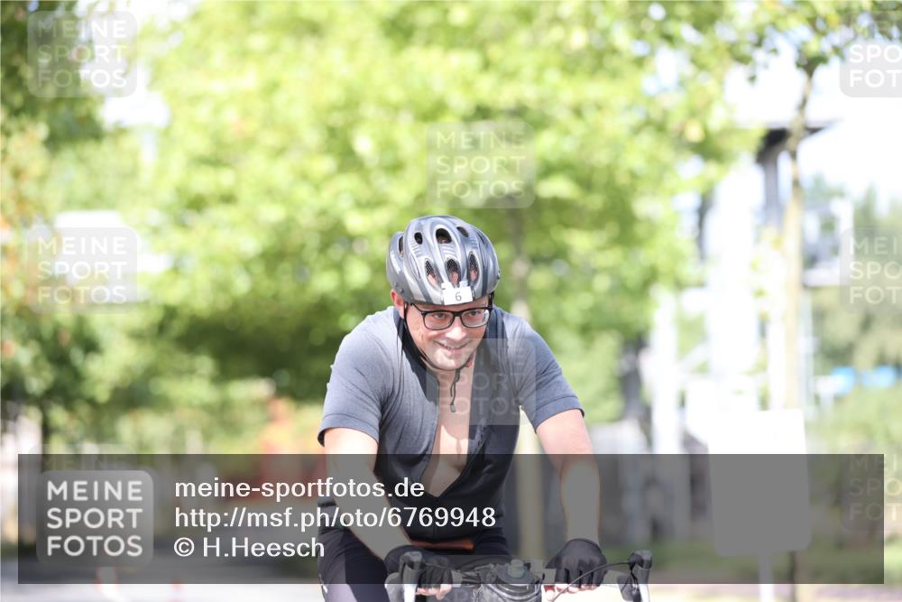 11.08.2024 - GEWOBA Citytriathlon Bremen H.Heesch http://msf.ph/oto/6769948 11.08.2024 10:43:40 Radfahren 2, 6, 108 meine-sportfotos.de